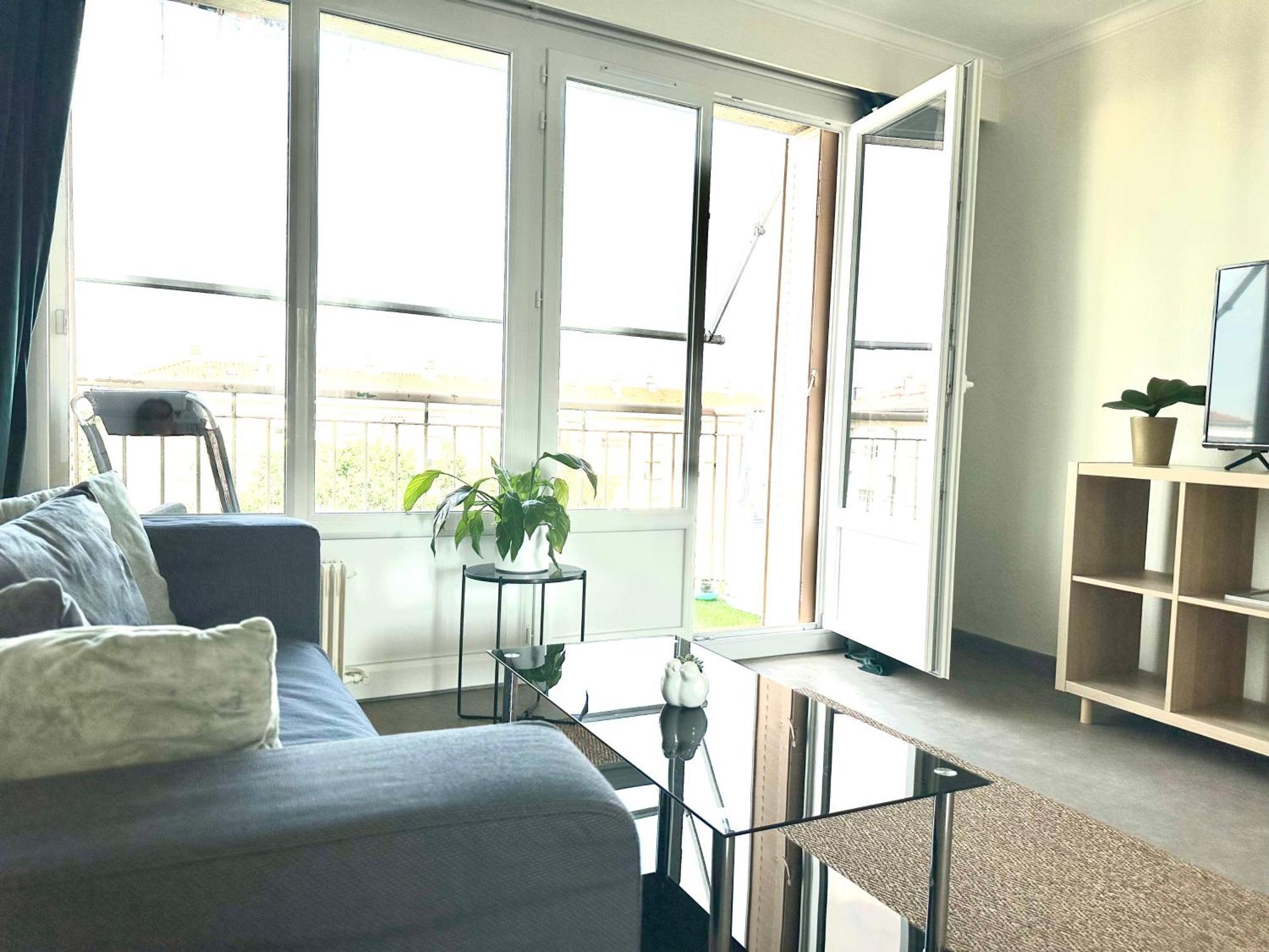 Grand Appartement Bron Centre Proche Eurexpo Et Groupama Eksteriør billede